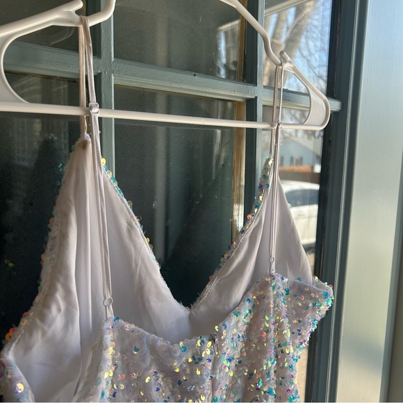 Windsor Kathy Iridescent Sequin Mini White Bridal Wedding V Neck Cocktail Dress - Picture 8 of 13